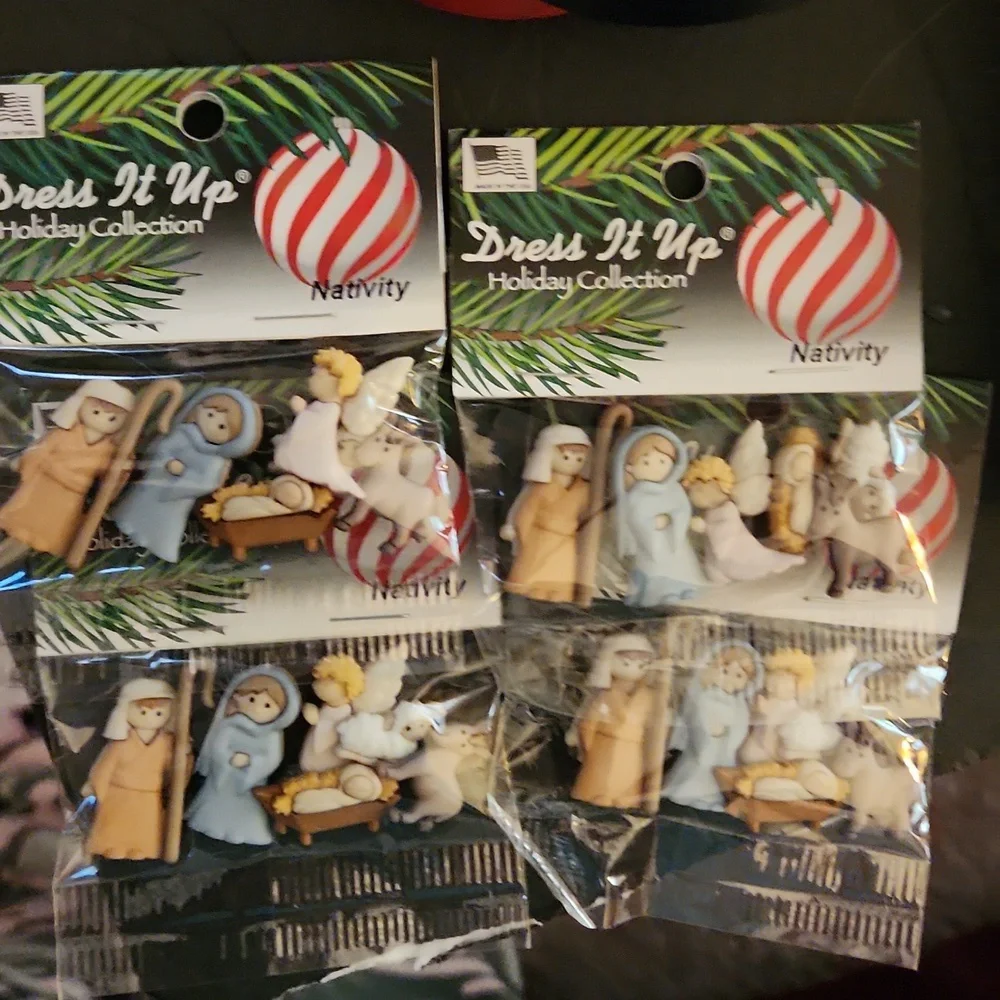 Nativity Buttons - Picture 1 of 3